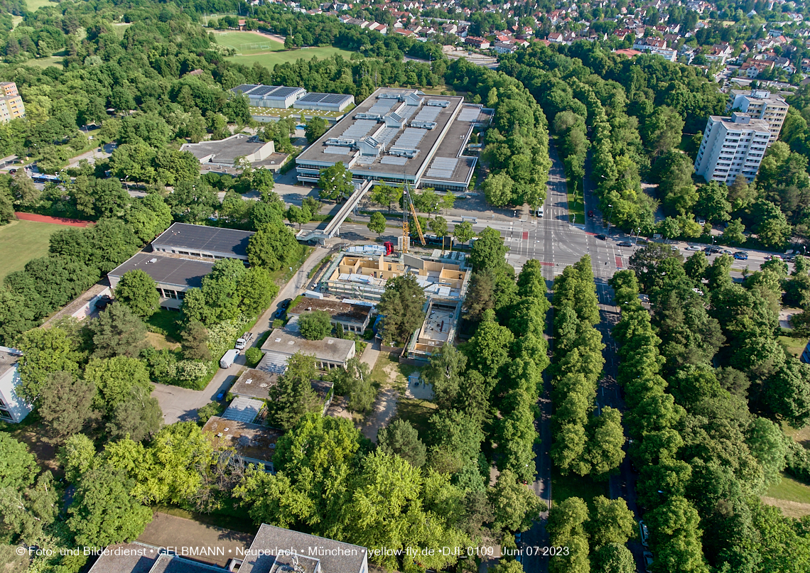 07.06.2023 - aktuelle Fotos von der »<strong><i>Baustelle zum Hort für Kinder</i></strong>« in Neuperlach in München